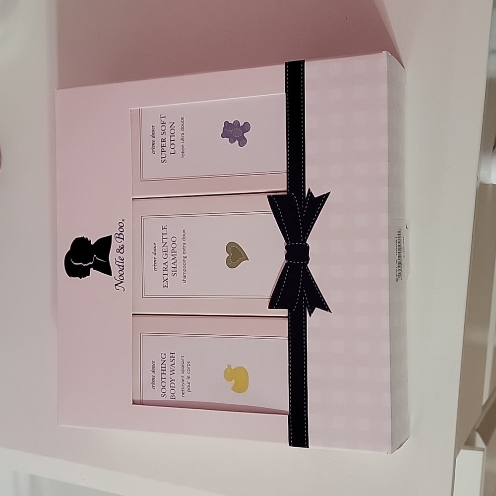 Noodle & Boo Baby Gift Set